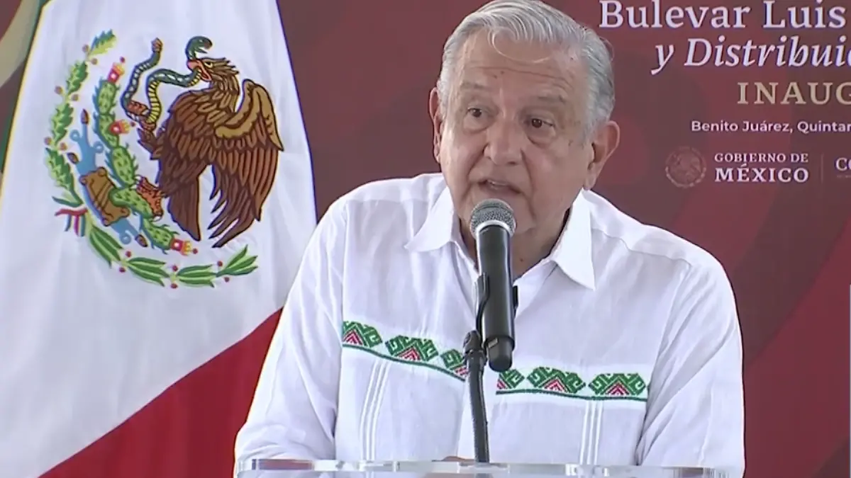 AMLO inaugura bulevar al aeropuerto de Cancún y puente a la zona hotelera